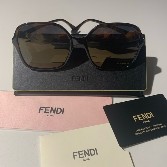 Fendi Accessories - 🆕 FENDI 🔥Sunglasses